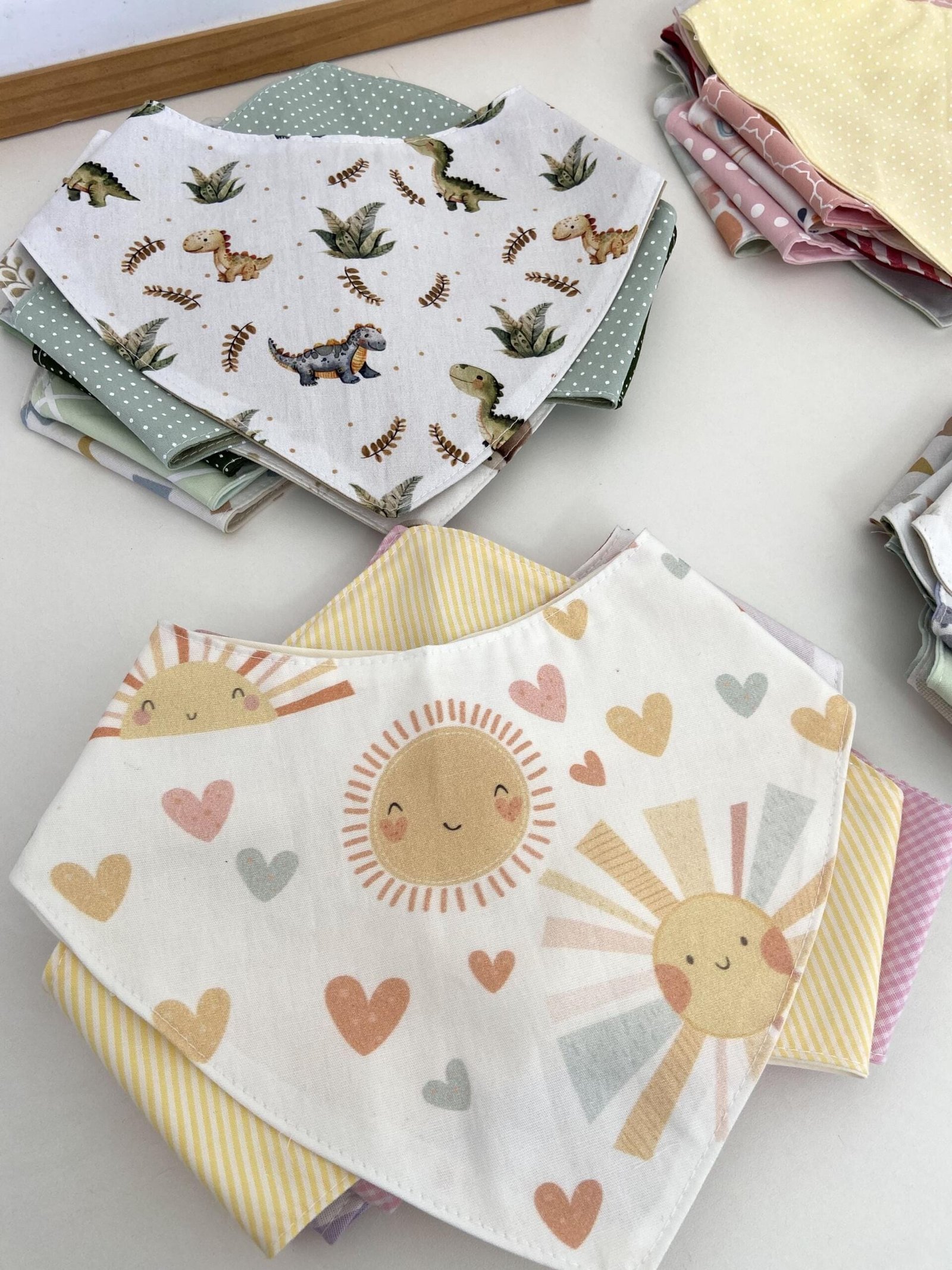 Kit Babadores Dupla Face para Bebê – 8 Peças em Algodão Artesanal