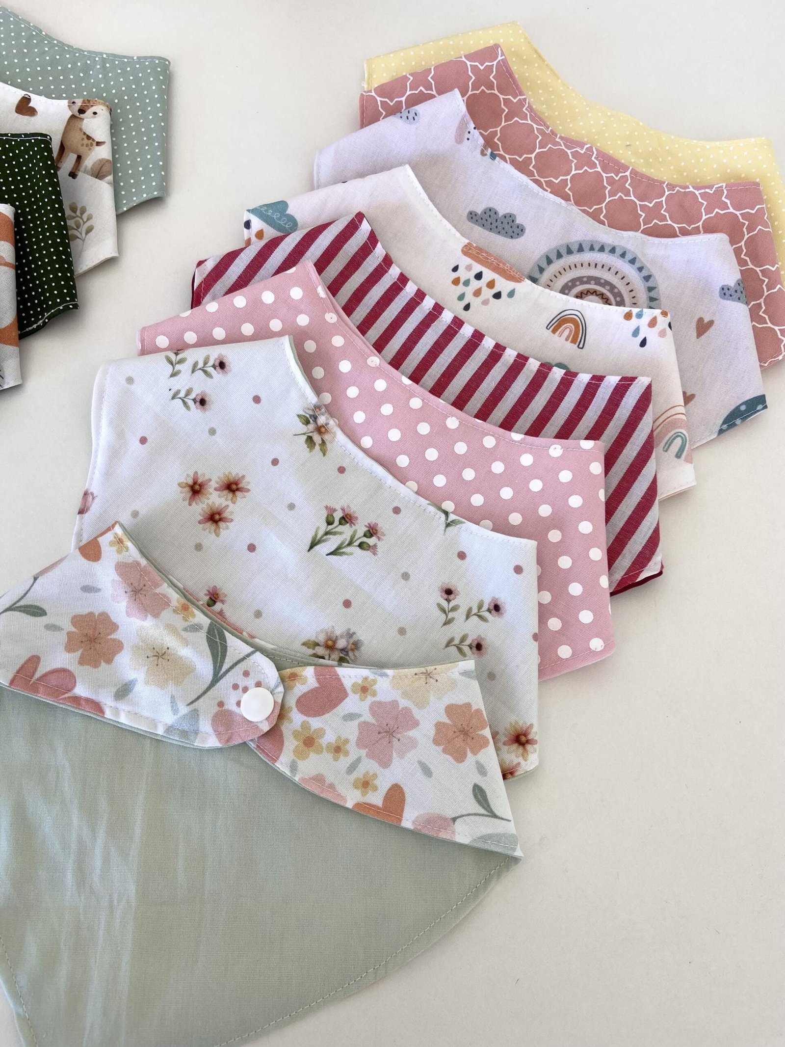 Kit Babadores Dupla Face para Bebê – 8 Peças em Algodão Artesanal