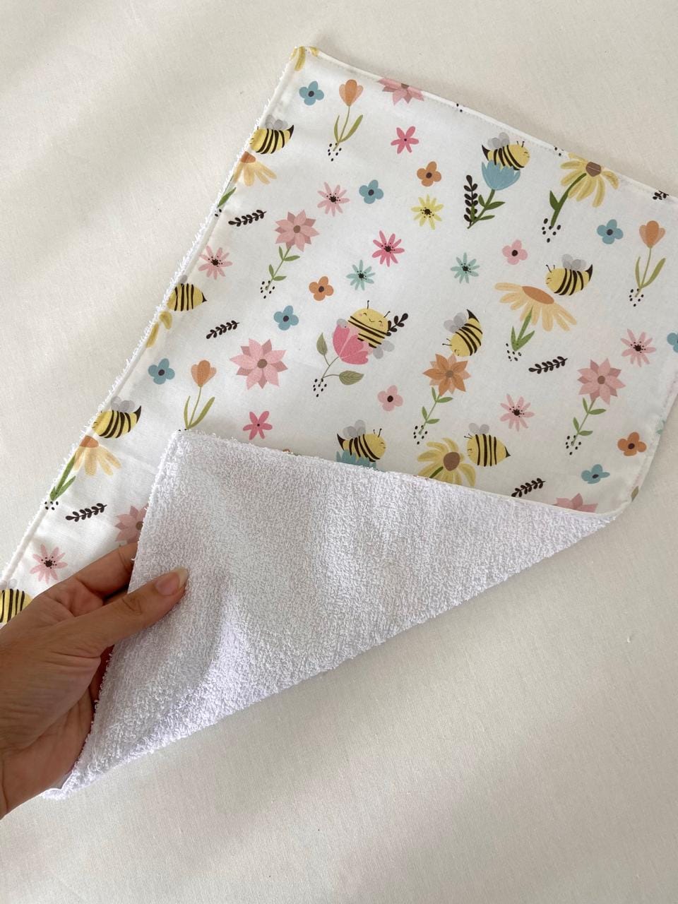 burp cloth abelhas 2
